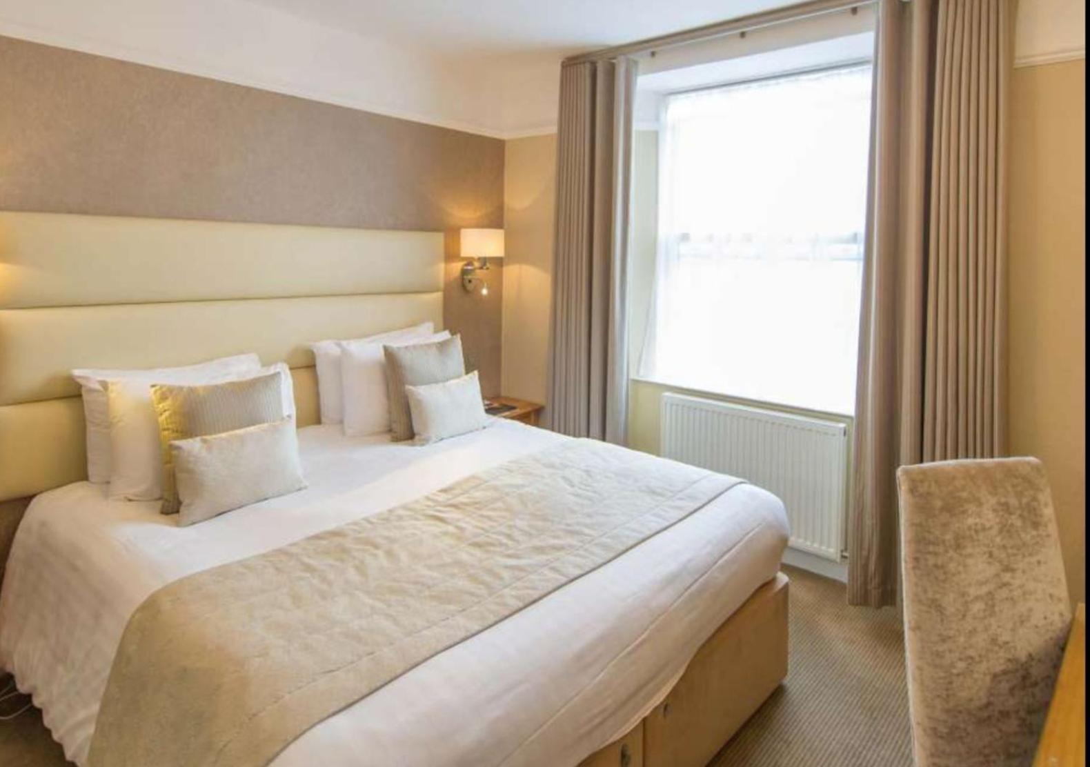Empress Madani Palace Hotel Съри Екстериор снимка