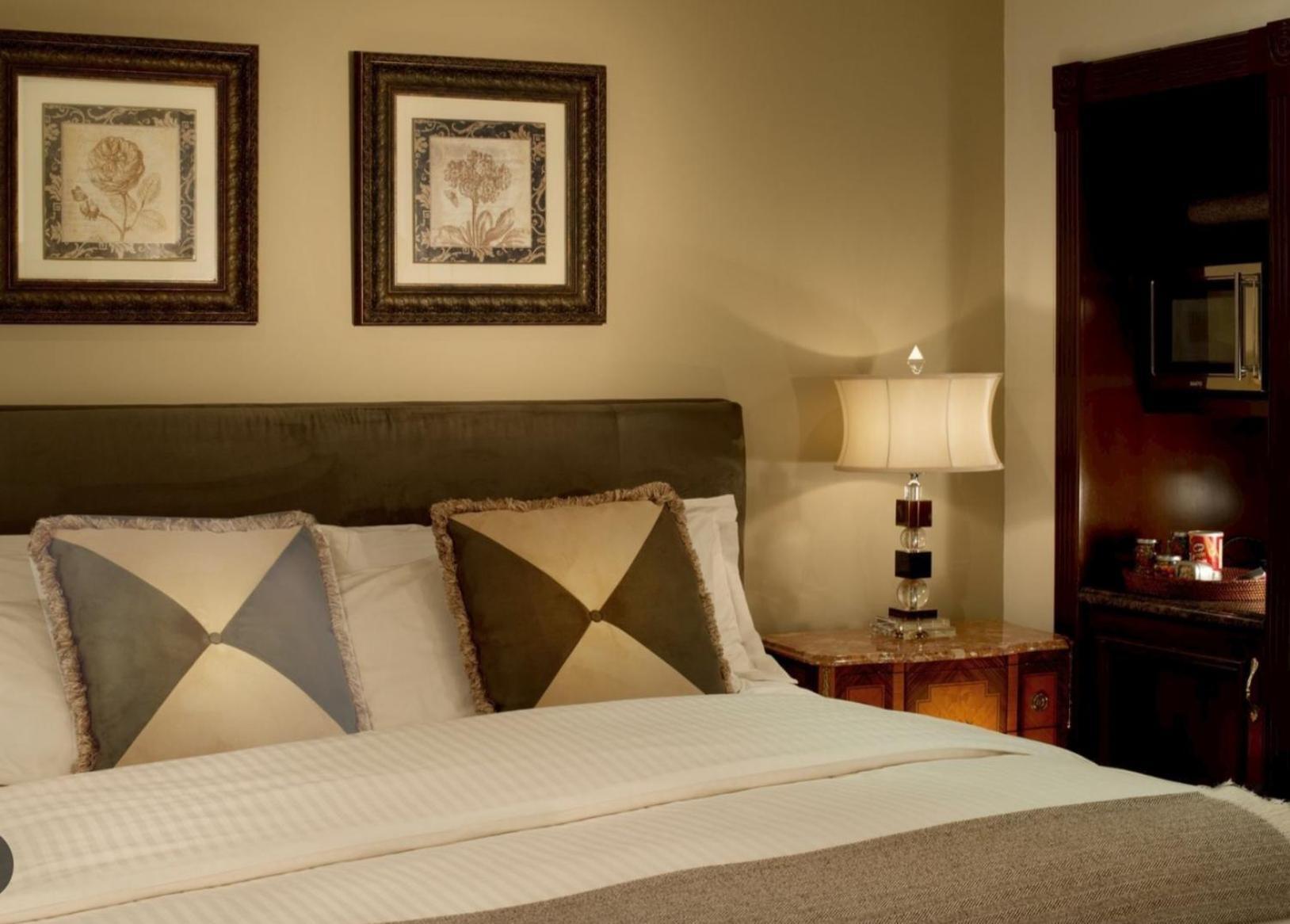 Empress Madani Palace Hotel Съри Екстериор снимка