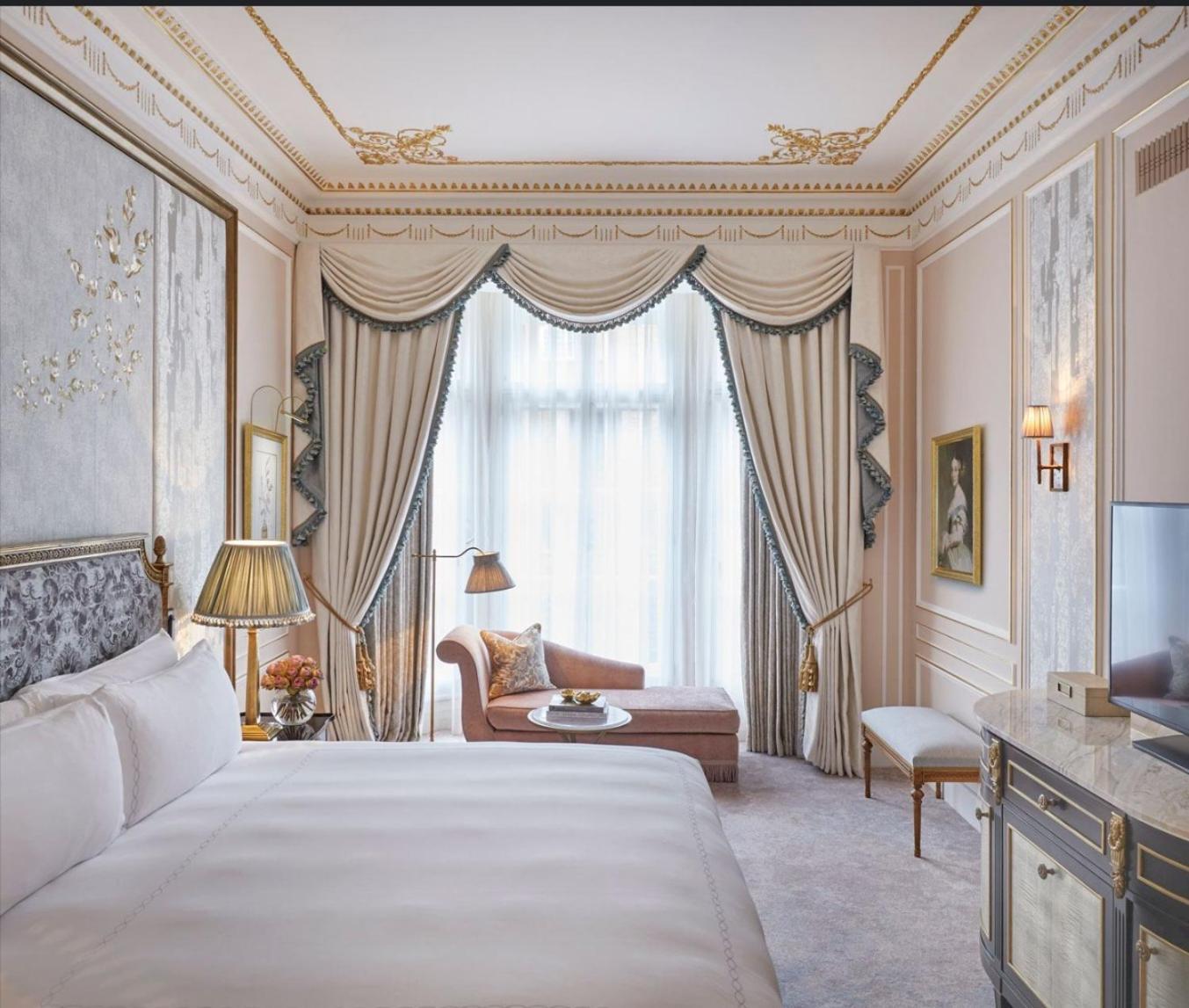 Empress Madani Palace Hotel Съри Екстериор снимка