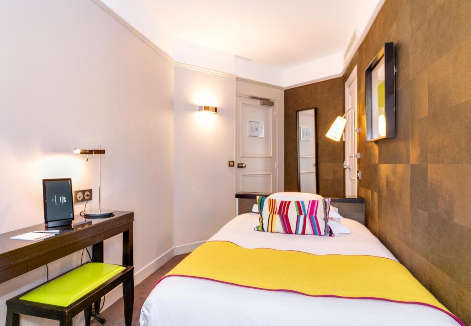 Empress Madani Palace Hotel Съри Екстериор снимка