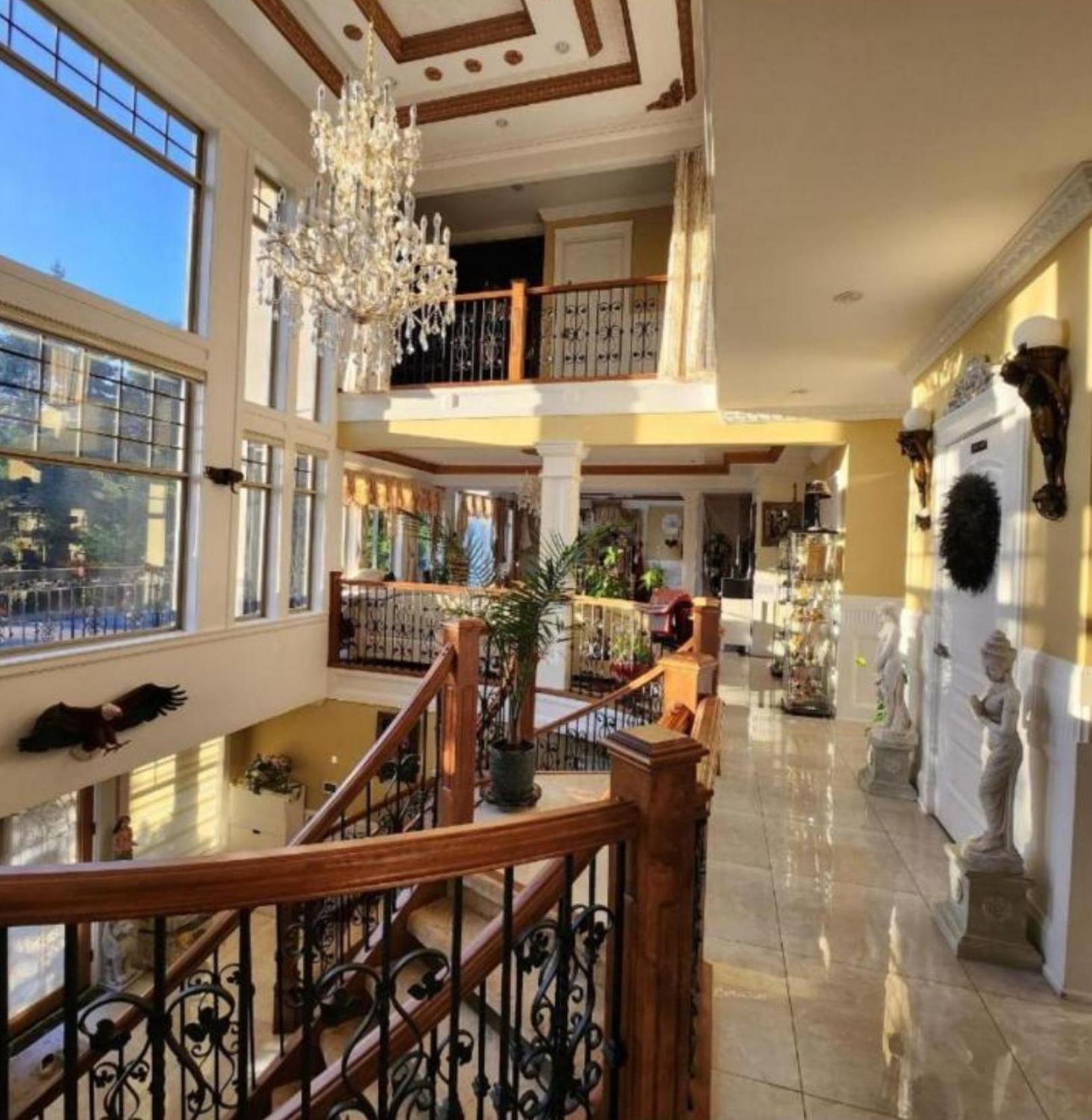 Empress Madani Palace Hotel Съри Екстериор снимка