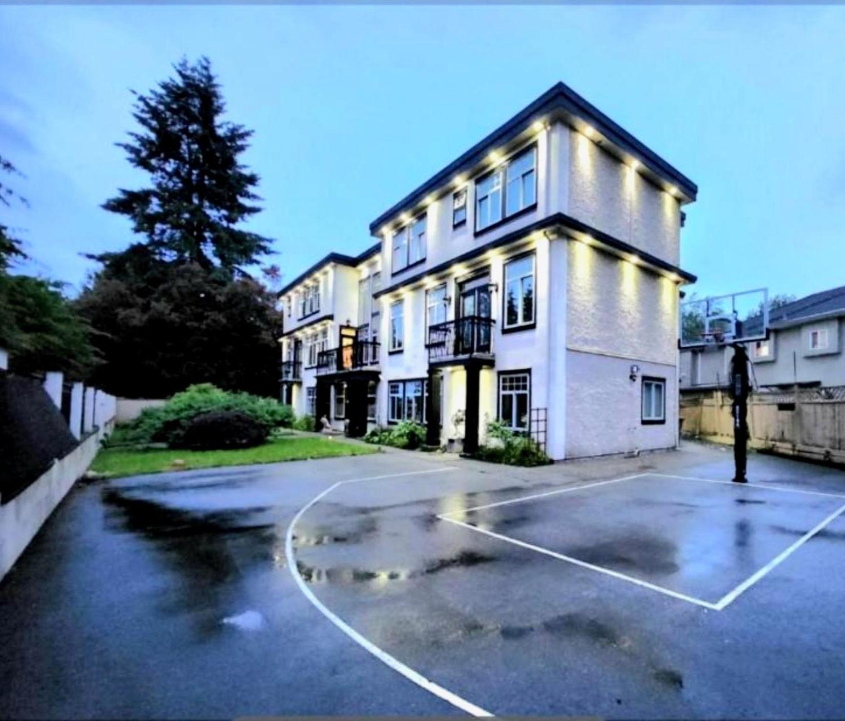 Empress Madani Palace Hotel Съри Екстериор снимка